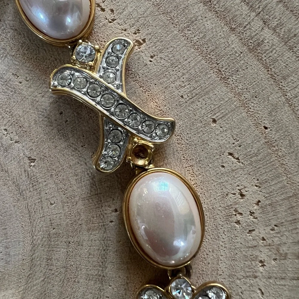 VINTAGE Nolan Miller Gilded Crystal Pearl "XOXO" Necklace and extenders. - Picture 2 of 4